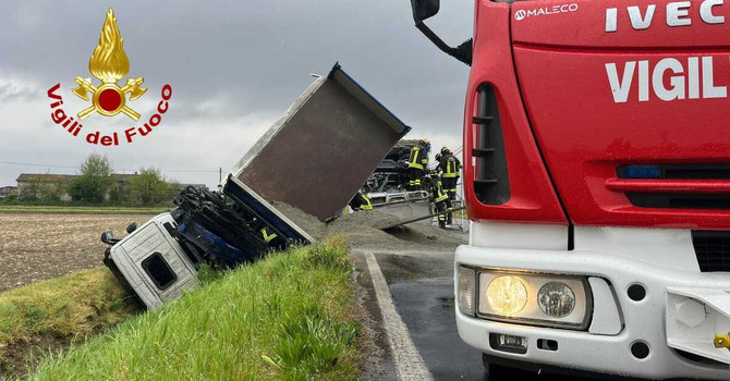 Tragico incidente tra Santhià e Carisio, morto un 63enne di Brusnengo