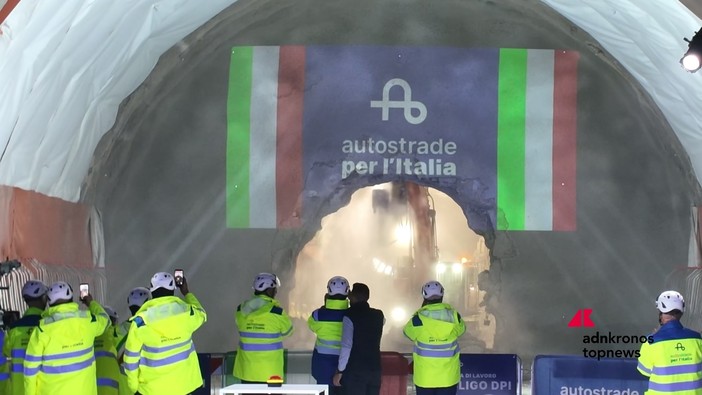 A1, abbattuto l'ultimo diaframma della galleria San Donato