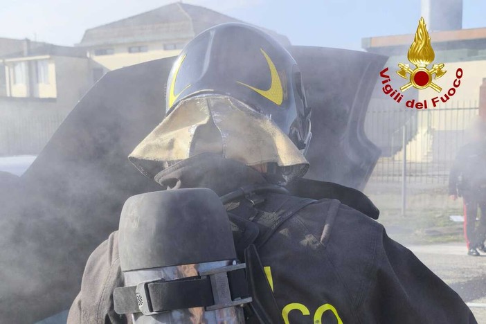 Principio di incendio a Borgo Vercelli, intervento dei Vigili del Fuoco