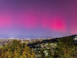 La Luna Rossa che attraversa lo skyline di Milano è nata sulle alture di Nebbiuno FOTO Valerio Minato