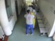 Ruba un condizionatore all'Istituto tumori di Napoli, il furto ripreso dalle telecamere