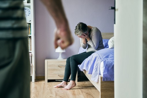 Vercelli: da oltre 1 anno aggrediva e picchiava la ex. Arrestato per stalking e lesioni gravi