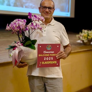 Campertogno celebra il vincitore del concorso “Balcone Fiorito Estate 2025”