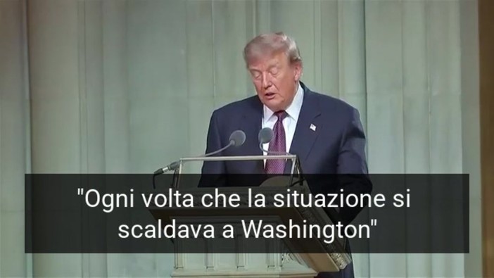 Trump e l'elogio al funerale di Graham: "Piaceva a tutti. Anzi, no"
