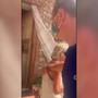 Taormina, incendio raggiunge il centro abitato: soccorsa una donna che non vuole lasciare la sua casa Taormina, incendio raggiunge il centro abitato: soccorsa una donna che non vuole lasciare la sua casa