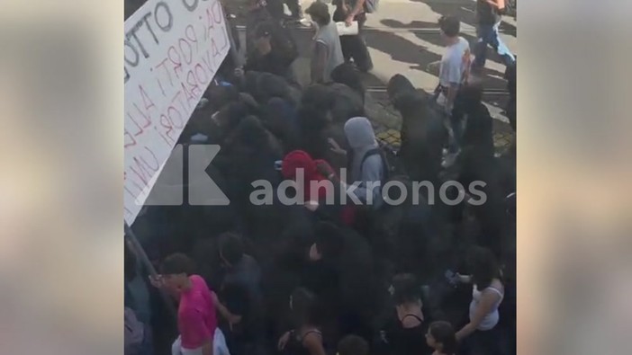 Proteste studenti a Roma, incappucciati infiltrati nel corteo
