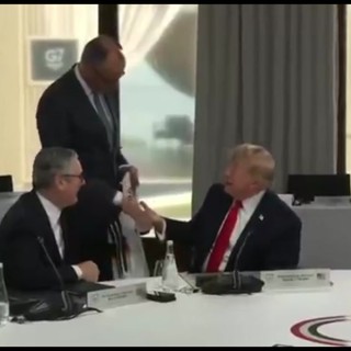 Trump e la maglia della Germania, il regalo di Merz tra G7 e Mondiali Trump e la maglia della Germania, il regalo di Merz tra G7 e Mondiali