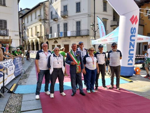 Varallo corre nella storia: 240 atleti alla Staffetta del Sacro Monte tra sport, fatica e spettacolo