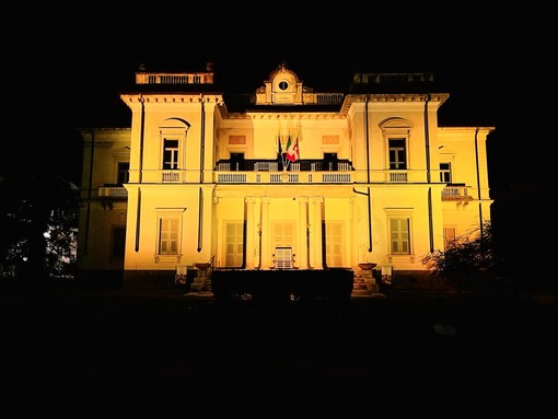Varallo, Villa Durio si illumina di arancione