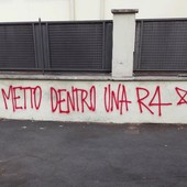 Scritta BR contro Nordio: "Ti metto dentro una R4". La reazione della politica
