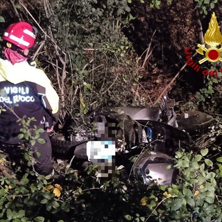 Motociclista finisce in un dirupo sulla SP71: intervento dei Vigili del Fuoco