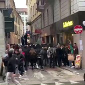 Milano, ancora caos: disordini e saccheggi, auto 'saltate' nella fuga Milano, ancora caos: disordini e saccheggi, auto 'saltate' nella fuga