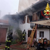 Fiamme in un’abitazione, arrivano i Vigili del Fuoco