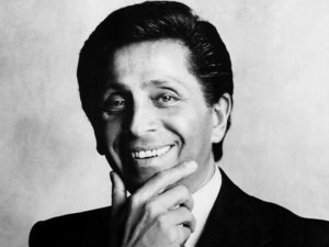 Addio a Valentino, l'ultimo imperatore della moda: vestì anche Marella Agnelli