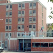 Vercelli, trovato telefono cellulare in carcere: detenuto lo nascondeva nel retto