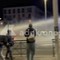 Violenti scontri a Torino: manifestanti lanciano bottiglie e pietre, polizia usa lacrimogeni e idranti Violenti scontri a Torino: manifestanti lanciano bottiglie e pietre, polizia usa lacrimogeni e idranti
