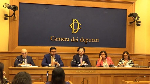 Altroconsumo porta in Parlamento le firme per un'azione contro la discriminazione dell'Iban