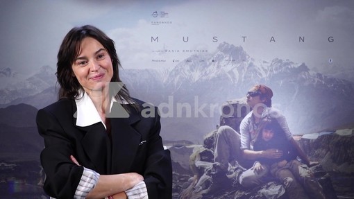Kasia Smutniak presenta 'Mustang': "Una scuola sul tetto del mondo il centro della mia vita" Kasia Smutniak presenta 'Mustang': "Una scuola sul tetto del mondo il centro della mia vita"
