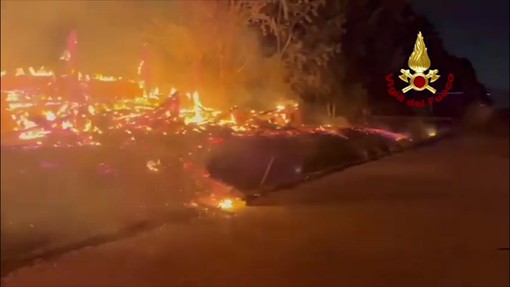 Napoli, incendio nel Parco archeologico di Longola