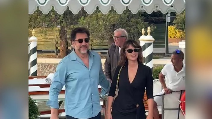 Venezia 83, Penélope Cruz e Javier Bardem sbarcano al Lido: arrivata la coppia più attesa Venezia 83, Penélope Cruz e Javier Bardem sbarcano al Lido: arrivata la coppia più attesa
