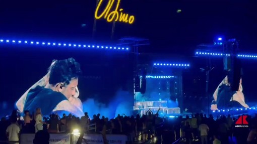L'abbraccio tra due generazioni, Moro e Ultimo emozionano Tor Vergata