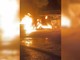 A fuoco un capannone a Napoli, vigili del fuoco in azione