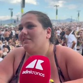 Concerto di Ultimo a Roma, i fan: "È un poeta, canta canzoni vere senza autotune" Concerto di Ultimo a Roma, i fan: "È un poeta, canta canzoni vere senza autotune"