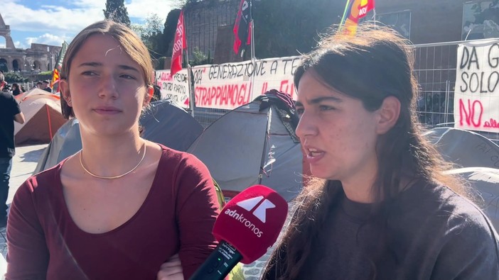 Sciopero generale, a Roma la notte in tenda dei manifestanti: "Chiediamo risposte chiare su problemi reali del Paese"