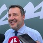 Salvini promette ai fan della Vespa: "Potrete continuare a circolare"