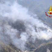 Incendio in Val Mastallone: vento ostacola le operazioni di spegnimento Incendio in Val Mastallone: vento ostacola le operazioni di spegnimento