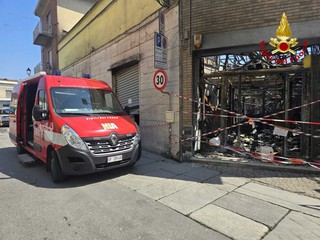 Casale Monferrato, incendio videoteca: sul posto anche i Vigili del Fuoco di Biella Casale Monferrato, incendio videoteca: sul posto anche i Vigili del Fuoco di Biella
