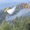 Incendio Monte Barone, continue riaccensioni sopra Le Piane: dieci lanci del Canadair Incendio Monte Barone, continue riaccensioni sopra Le Piane: dieci lanci del Canadair