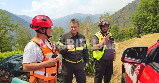 Valsessera, incendio all'Alpe Noveis: impegnati 40 operatori, aerei e mezzi a terra