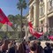 Sciopero scuola, a Roma fumogeni e bombe carta davanti Ministero Istruzione: "Valditara apri le porte"