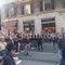 Ex Ilva, i cori di protesta degli operai all'arrivo a Genova di Piantedosi