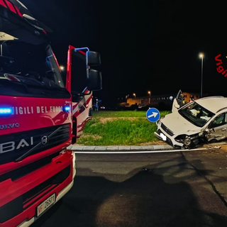 Scontro tra 2 auto a Borgosesia, due persone in ospedale