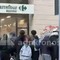 Guerriglia ancora a Milano, assaltato il Carrefour di via Torino