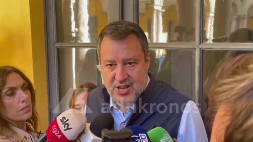 Scontri Milano, Salvini: "Parà pronti con Lince e droni, mi auguro restino per anni"