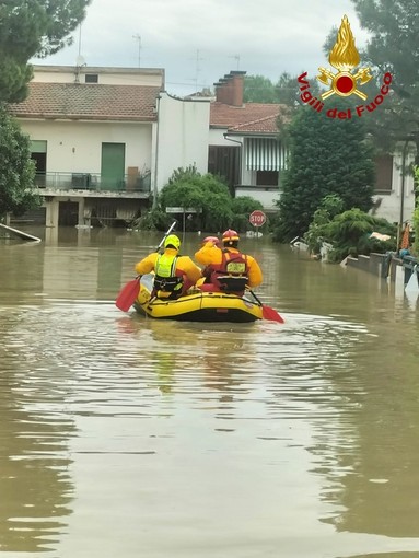 I Vigili del Fuoco di Vercelli sui luoghi dell'alluvione in Emilia Romagna