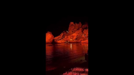 Jennifer Lopez canta in italiano 'Il cielo in una stanza' e incanta Taormina
