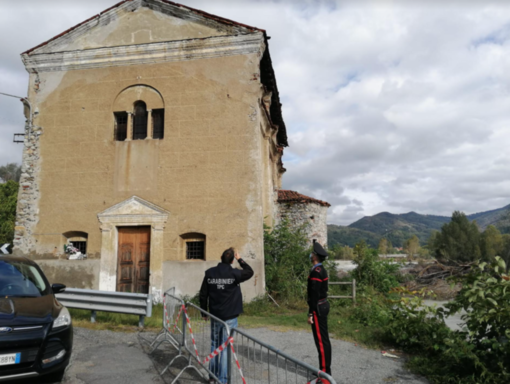 Vintebbio: l'antica chiesetta minacciata dall'erosione della sponda del fiume