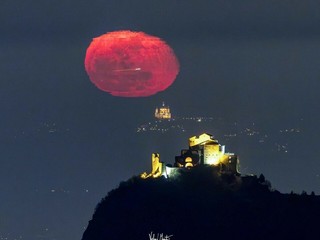 La Luna Rossa che attraversa lo skyline di Milano è nata sulle alture di Nebbiuno FOTO Valerio Minato