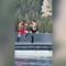 Mark Zuckerberg sfida il campione di arti marziali in mezzo a un lago, il video del combattimento