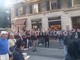 Ex Ilva, i cori di protesta degli operai all'arrivo a Genova di Piantedosi