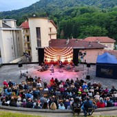 Valdilana, grande partecipazione al Parco Reda per la serata omaggio a Lucio Dalla (foto dalla pagina Facebook di Comune di Valdilana)