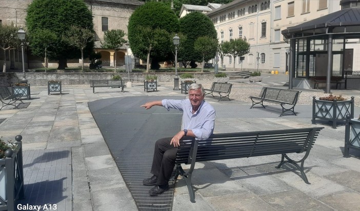 Varallo, nuovo arredo urbano in Piazza Gaudenzio Ferrari Varallo, nuovo arredo urbano in Piazza Gaudenzio Ferrari