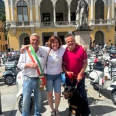 Vespe in piazza a Varallo, il raduno fa tappa nel cuore della città Vespe in piazza a Varallo, il raduno fa tappa nel cuore della città