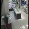 Rapina con pistola in una gioielleria a Firenze, il video delle minacce a un dipendente e la fuga con oltre 100mila euro Rapina con pistola in una gioielleria a Firenze, il video delle minacce a un dipendente e la fuga con oltre 100mila euro