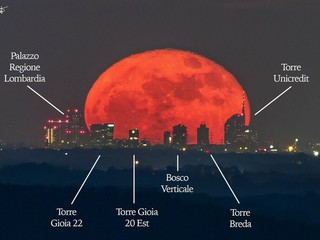 La Luna Rossa che attraversa lo skyline di Milano è nata sulle alture di Nebbiuno FOTO Valerio Minato