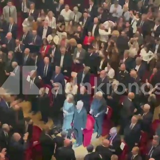 Mattarella alla Scala per i 120 anni della Cgil, il lungo applauso al suo ingresso Mattarella alla Scala per i 120 anni della Cgil, il lungo applauso al suo ingresso